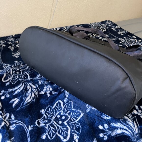 Hydro Flask 20L Insulated Tote - Black - Picture 3 of 6